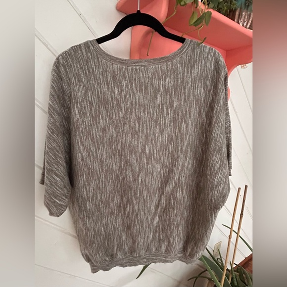 DKNY Heathered Gray Short Sleeve Top - Picture 4 of 5
